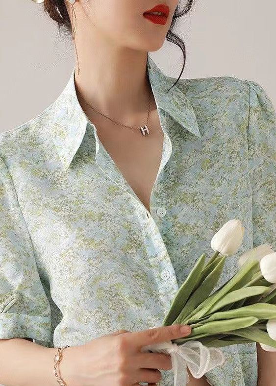 Classic Vintage Shirt with a Flattering Fit