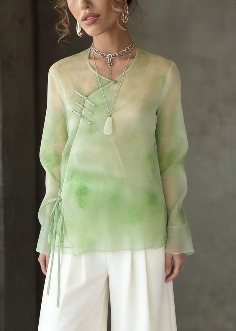 Effortlessly Elegant Top with a Timeless Design