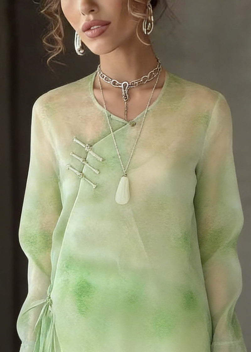 Effortlessly Elegant Top with a Timeless Design
