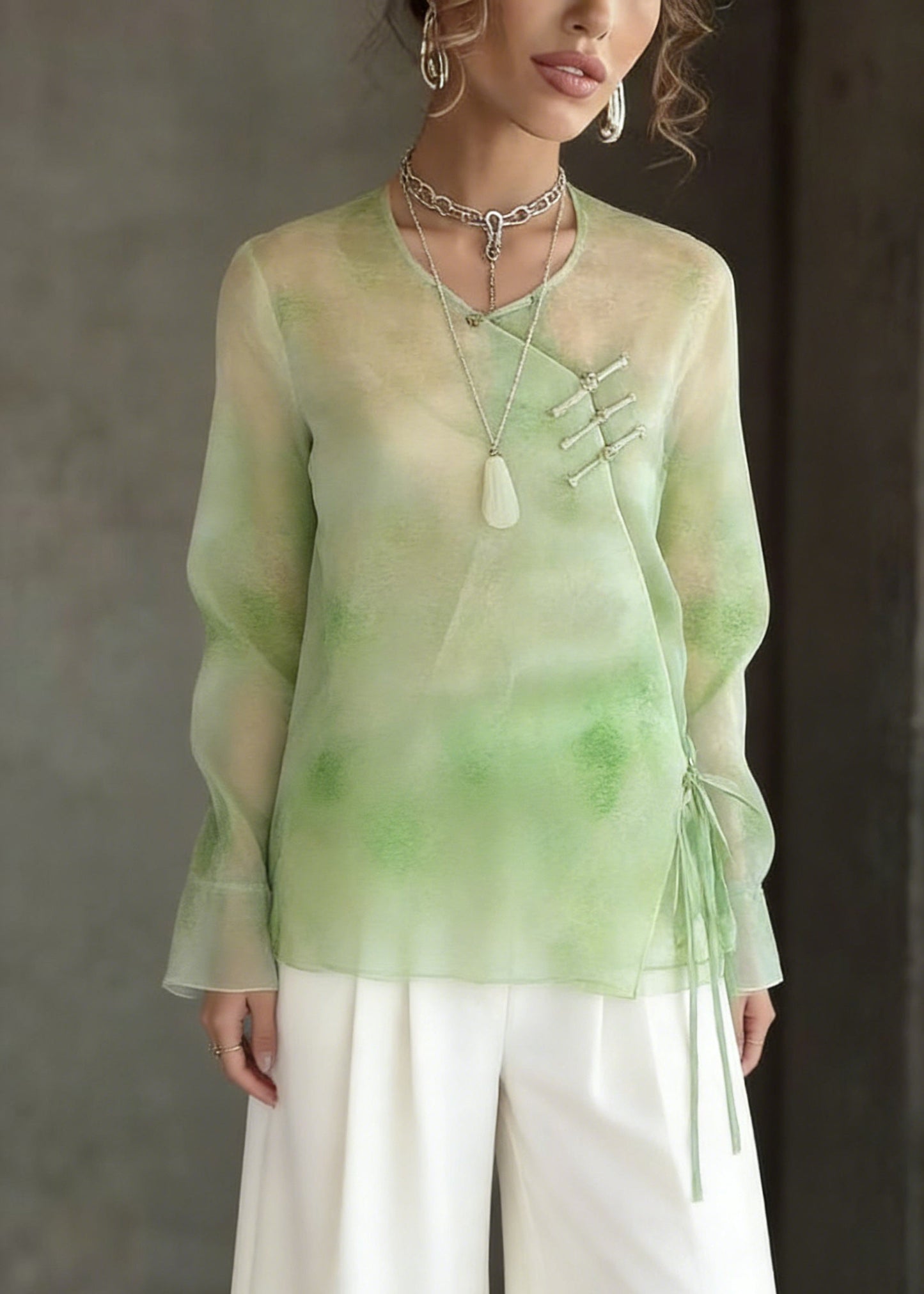 Effortlessly Elegant Top with a Timeless Design