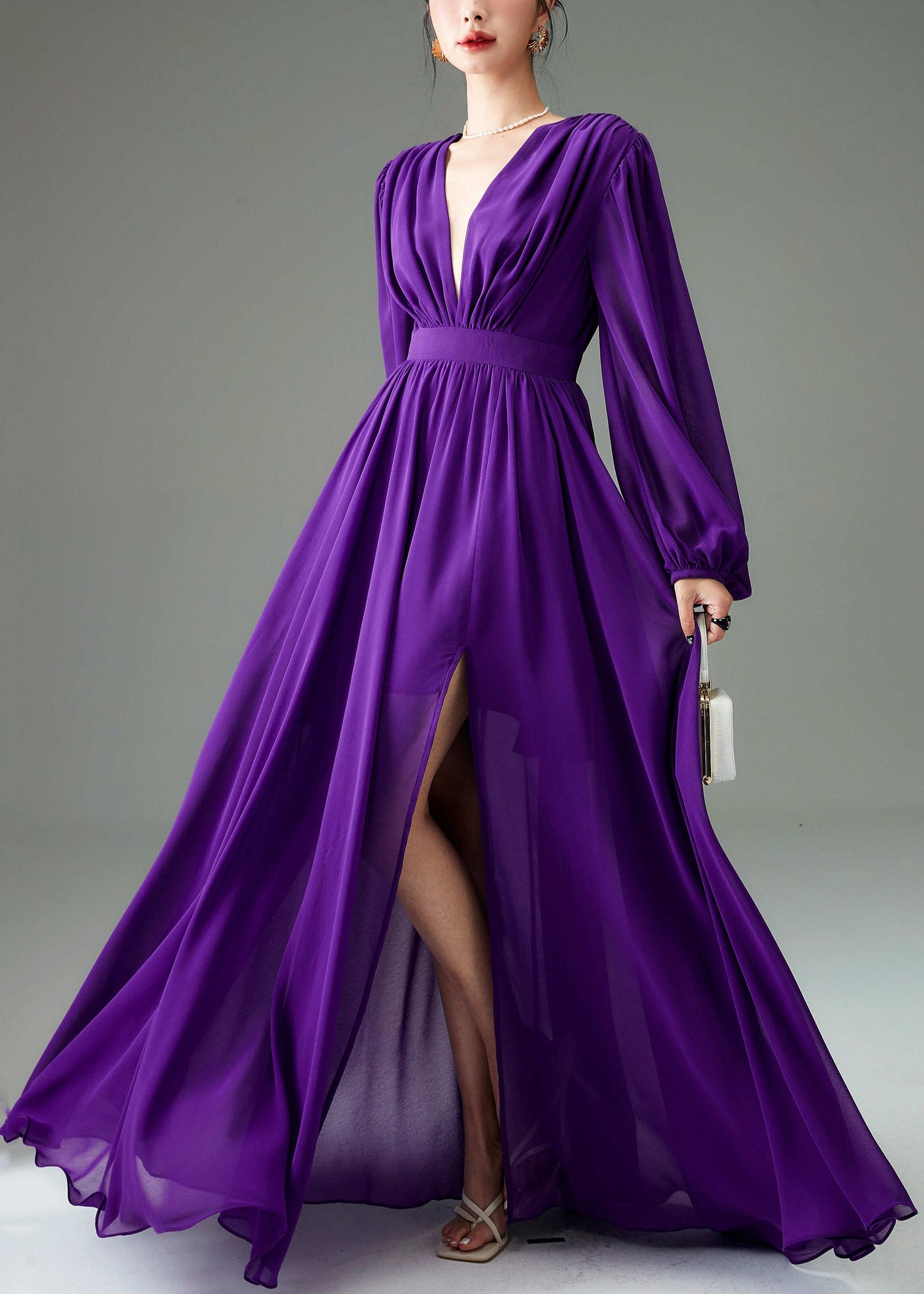 Well Tailored Dress with a Graceful Silhouette