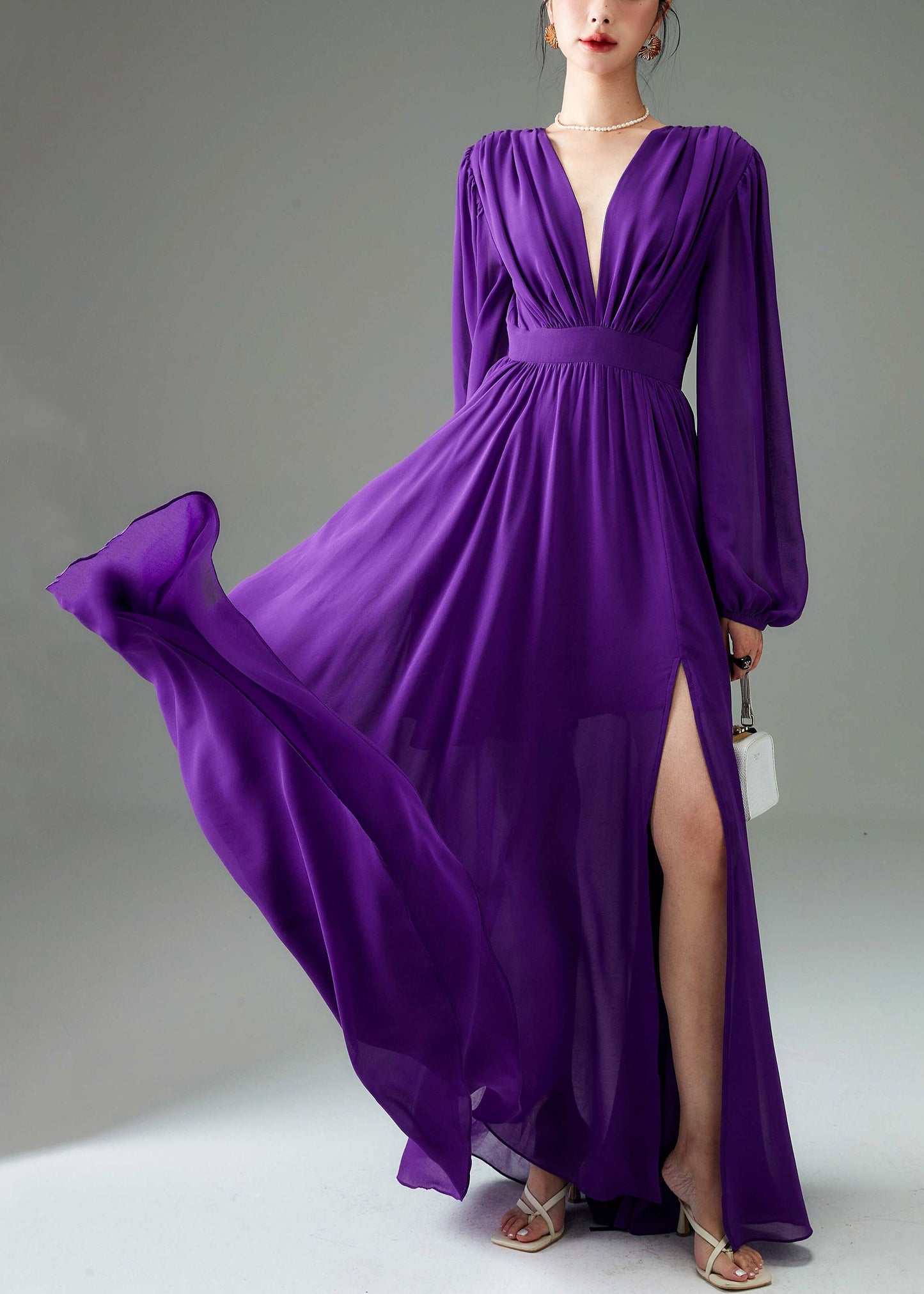 Well Tailored Dress with a Graceful Silhouette