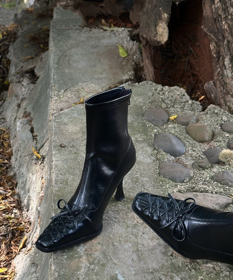Graceful Orthopedic Boots for Modern Look