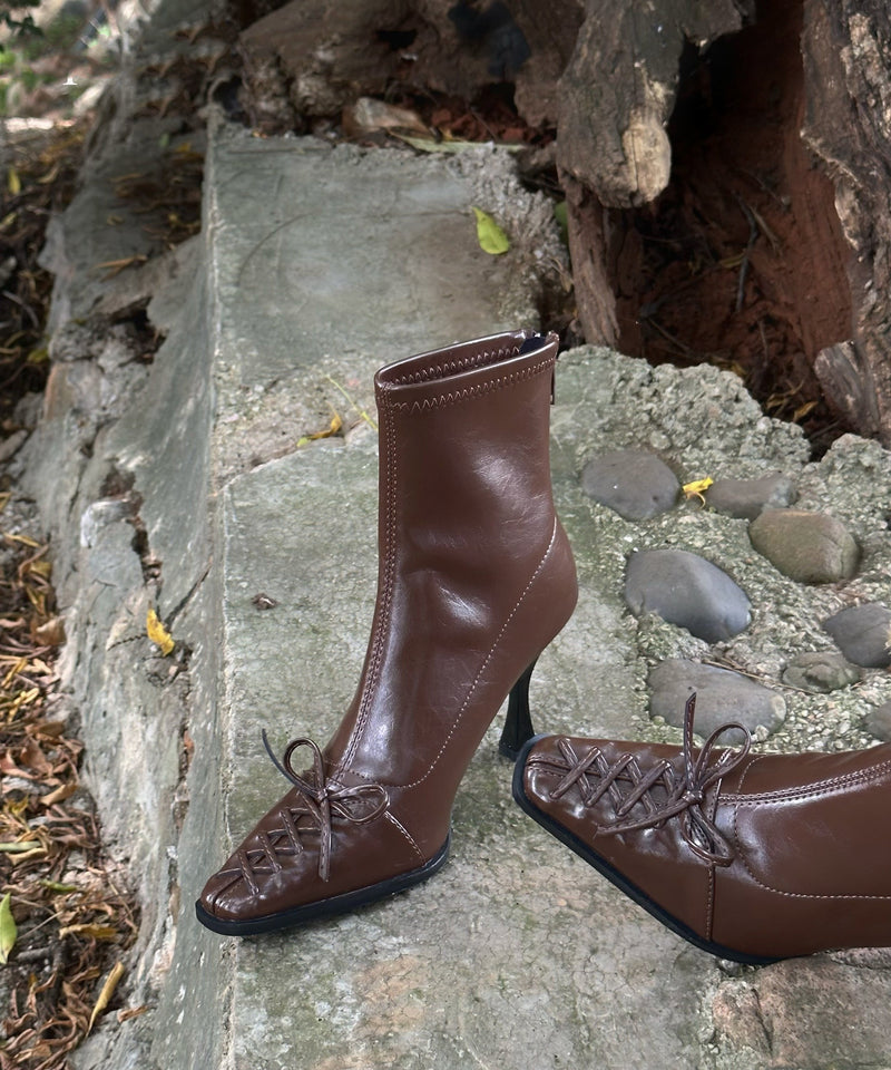 Graceful Orthopedic Boots for Modern Look