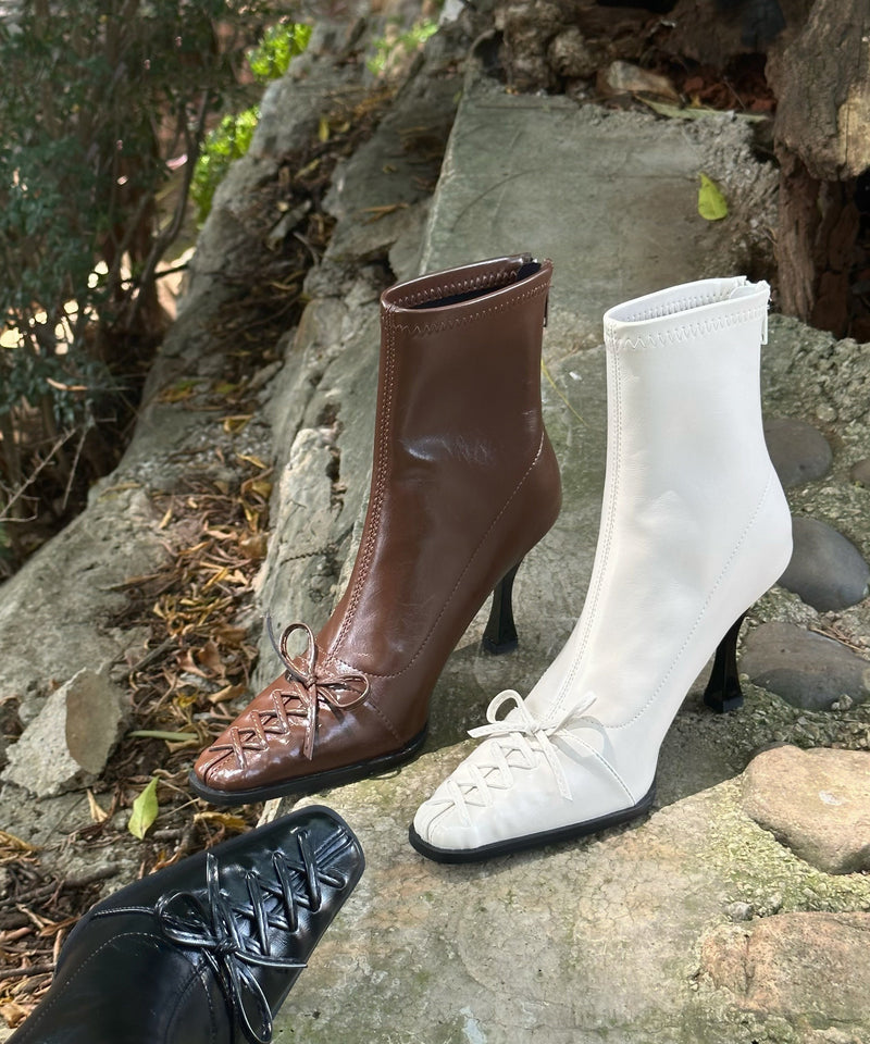 Graceful Orthopedic Boots for Modern Look