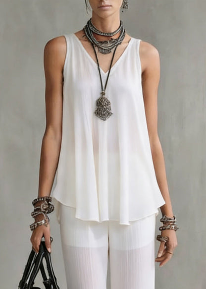 Effortlessly Elegant Pants with a Timeless Design