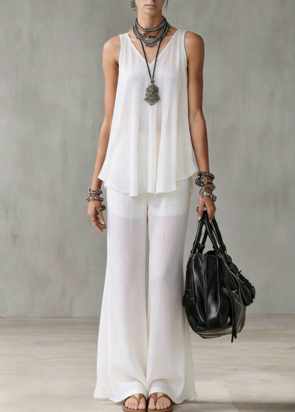 Effortlessly Elegant Pants with a Timeless Design