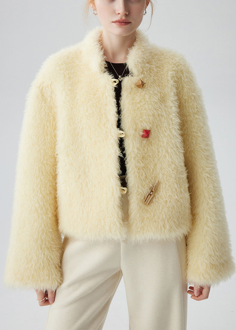 Well Tailored Coat with a Graceful Silhouette