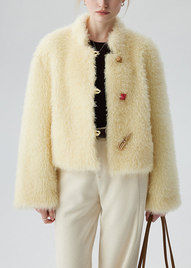 Well Tailored Coat with a Graceful Silhouette