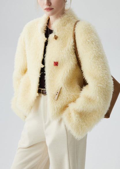 Well Tailored Coat with a Graceful Silhouette