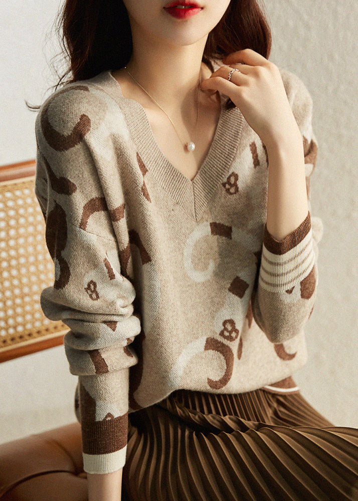 Effortlessly Elegant Sweater with a Timeless Design