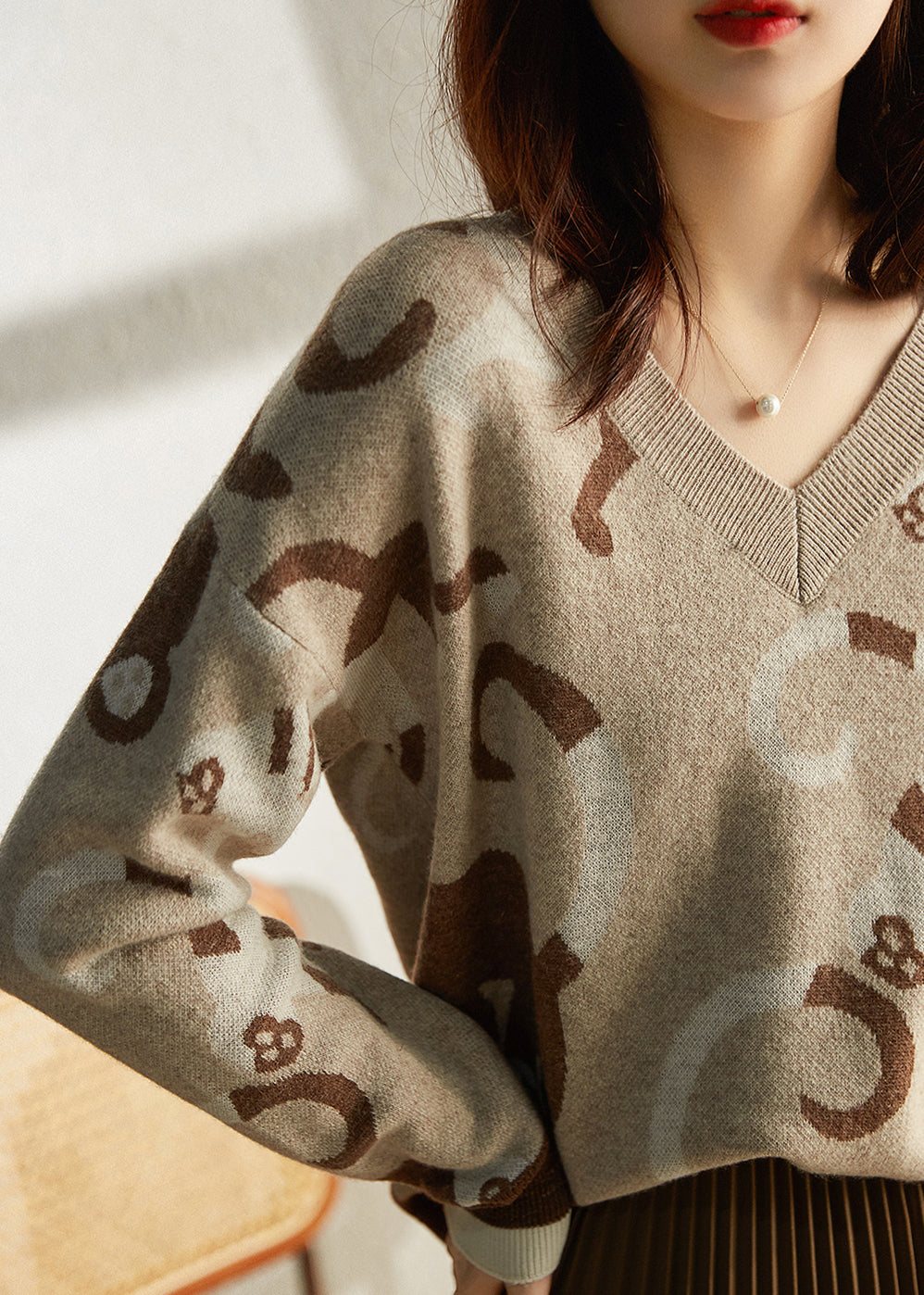 Effortlessly Elegant Sweater with a Timeless Design
