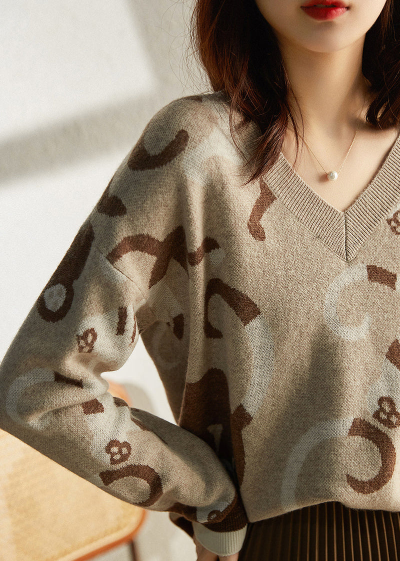 Effortlessly Elegant Sweater with a Timeless Design