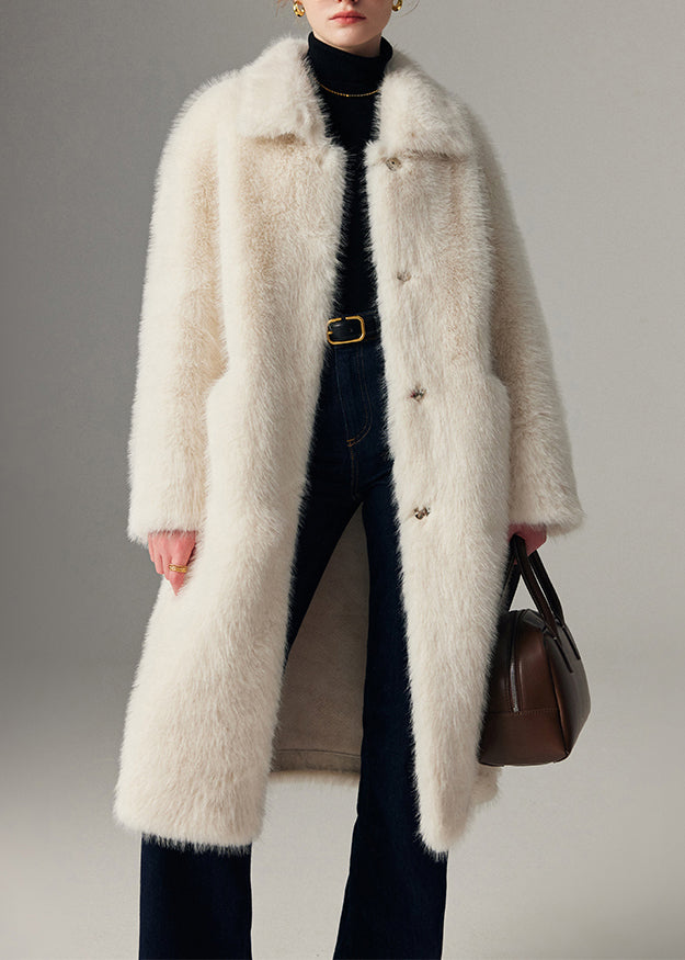 Well Tailored Coat with a Graceful Silhouette