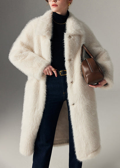 Well Tailored Coat with a Graceful Silhouette