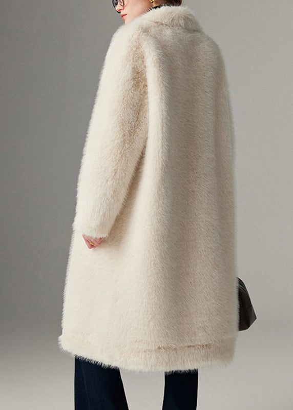 Well Tailored Coat with a Graceful Silhouette