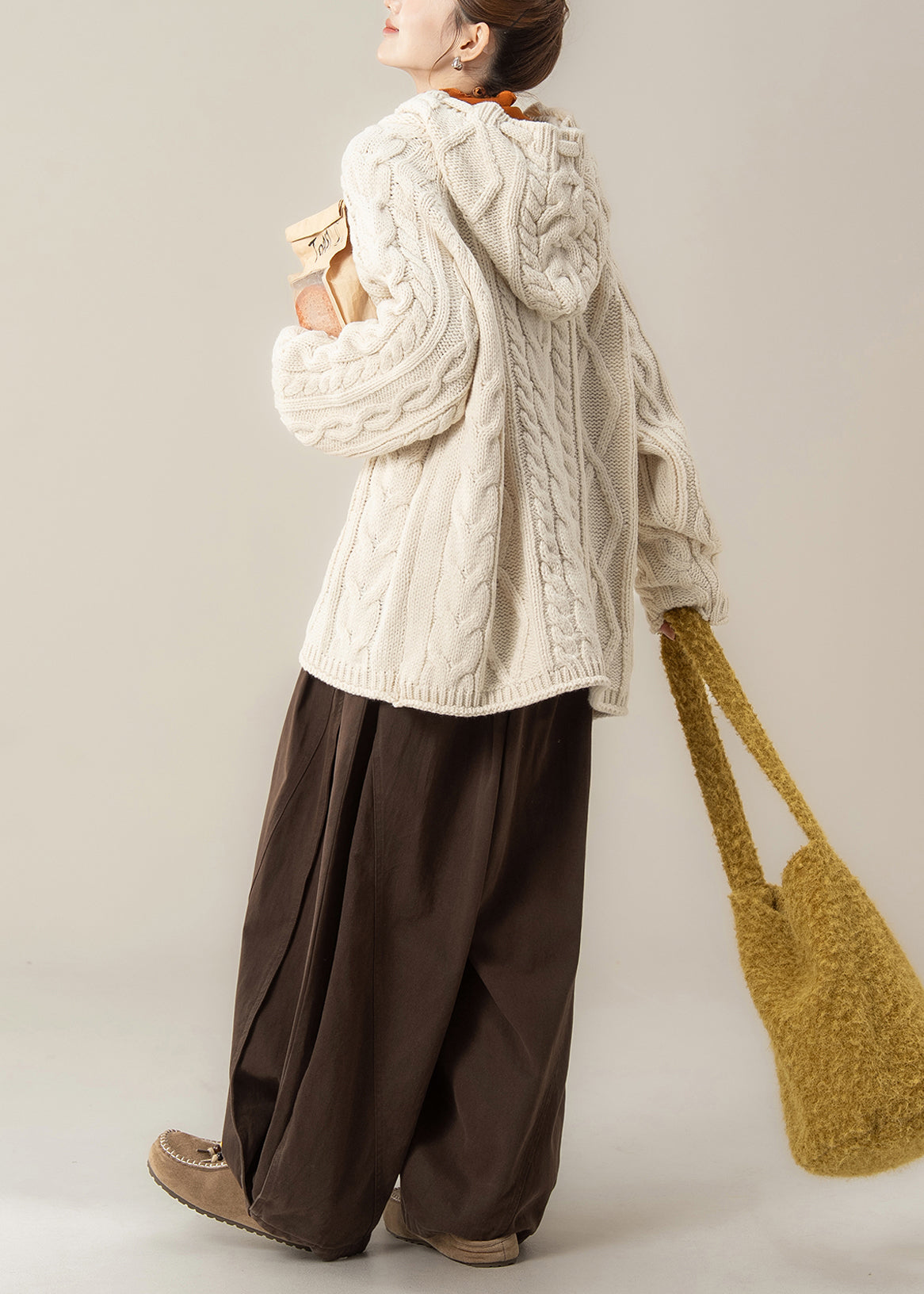 Effortlessly Elegant Sweater with a Timeless Design