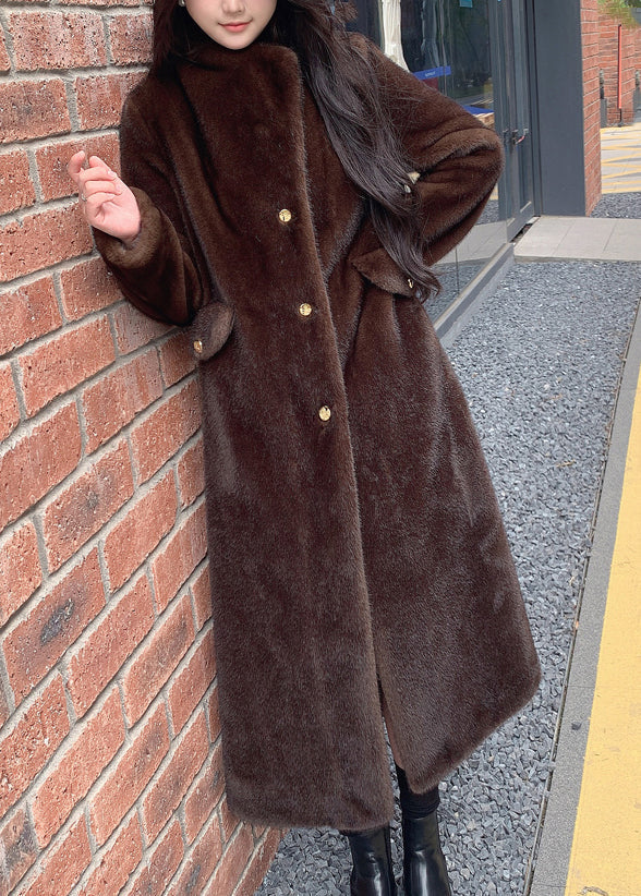 Well Tailored Coat with a Graceful Silhouette