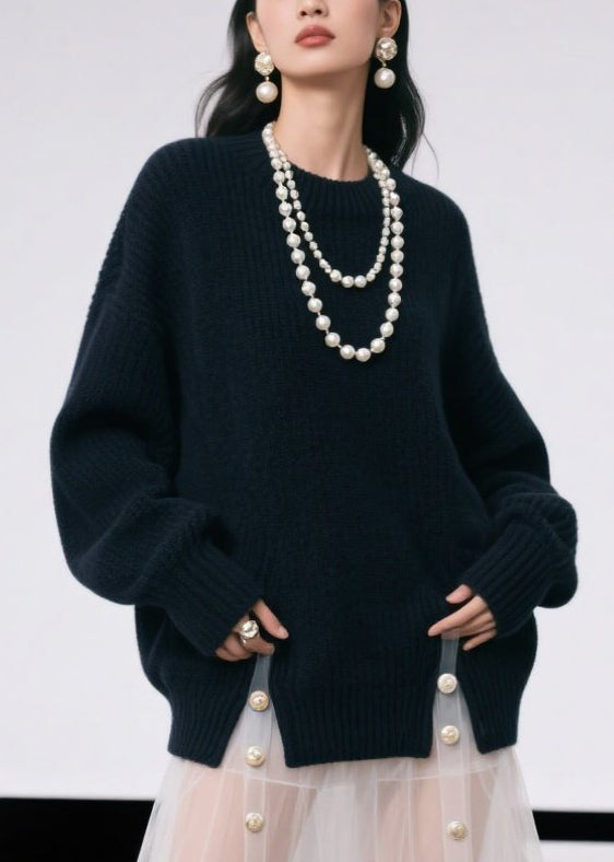 Classic Vintage Pullover with a Flattering Fit