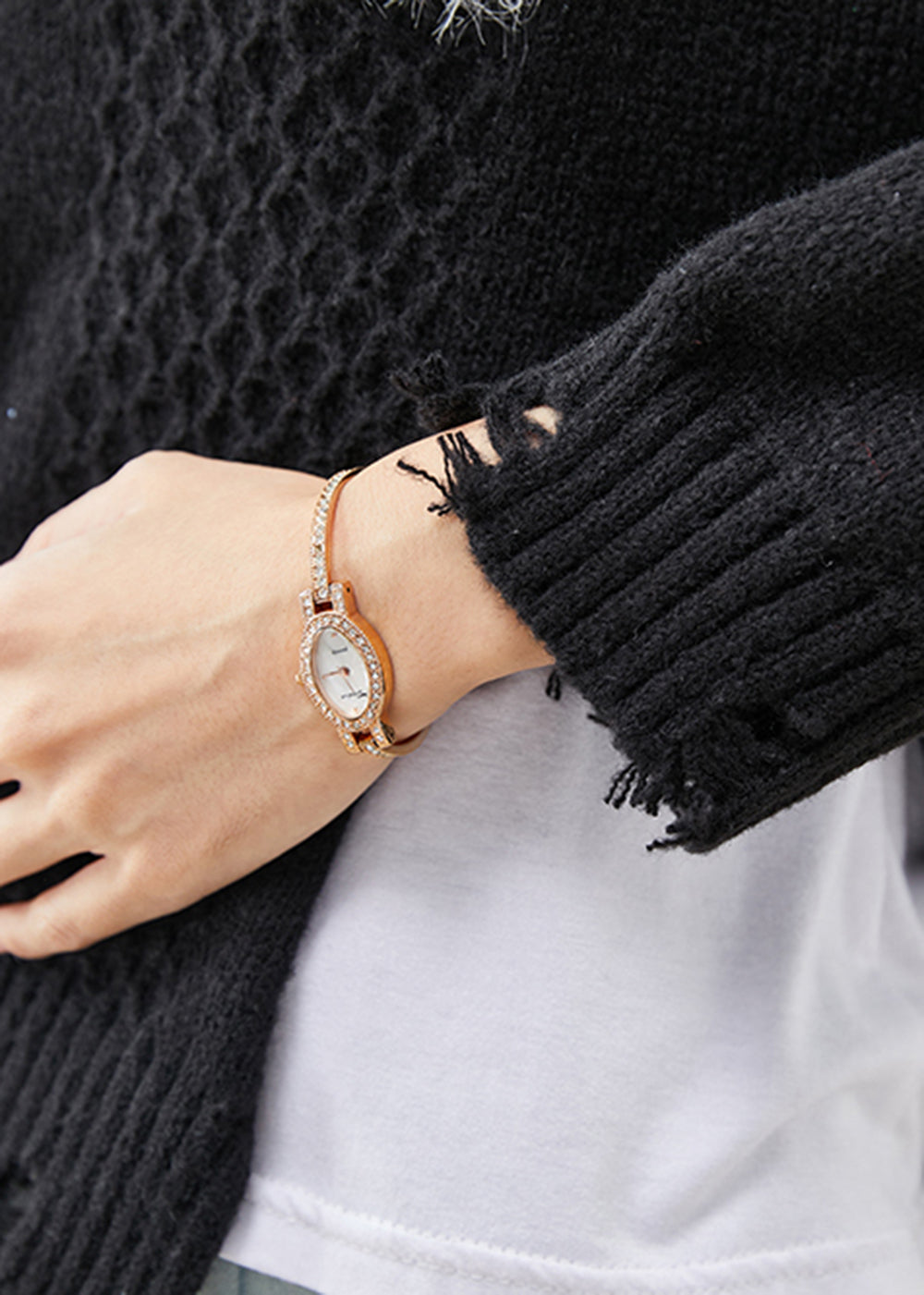 Effortlessly Elegant Sweater with a Timeless Design