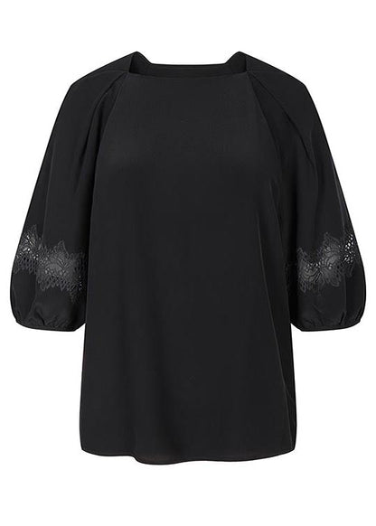 Beautifully Crafted Blouse in a Classic Style