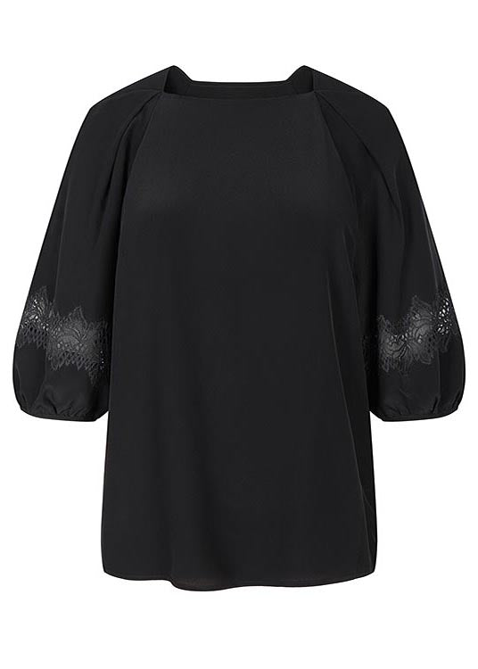 Beautifully Crafted Blouse in a Classic Style