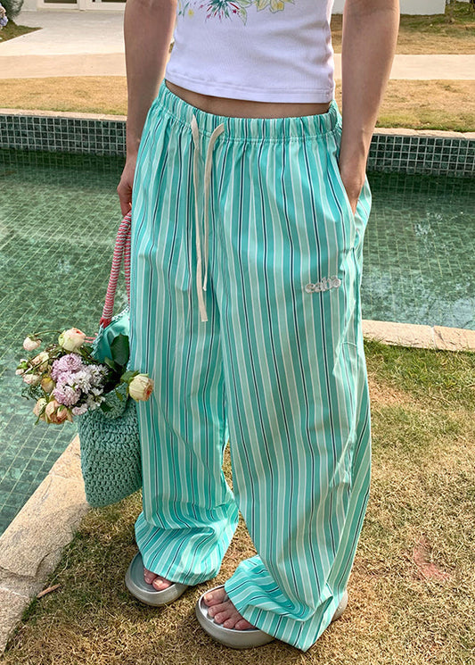 Effortlessly Elegant Pants with a Timeless Design