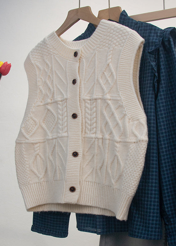 Well Tailored Top with a Graceful Silhouette