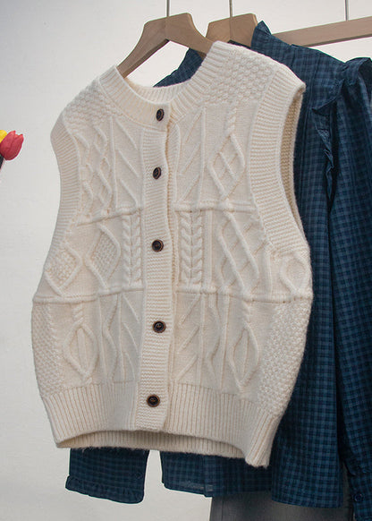 Well Tailored Top with a Graceful Silhouette