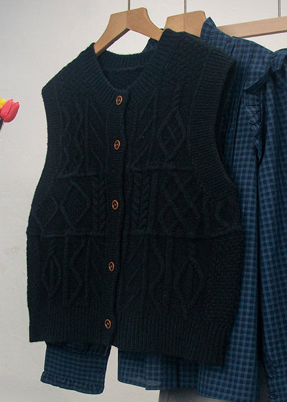 Well Tailored Top with a Graceful Silhouette