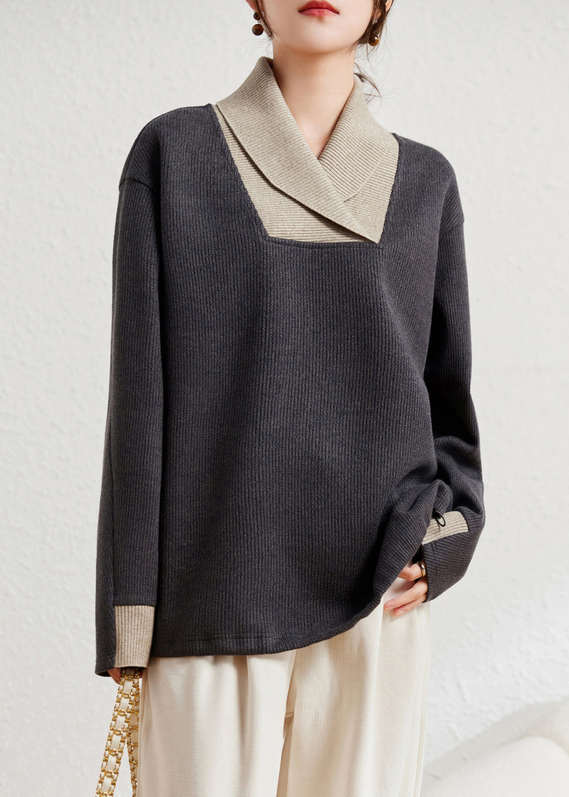 Effortlessly Elegant Sweater with a Timeless Design
