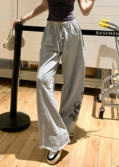 Effortlessly Elegant Pants with a Timeless Design