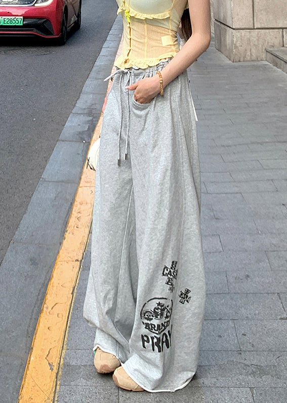 Effortlessly Elegant Pants with a Timeless Design