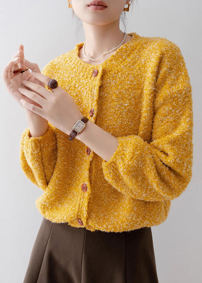 Effortlessly Elegant Cardigan with a Timeless Design