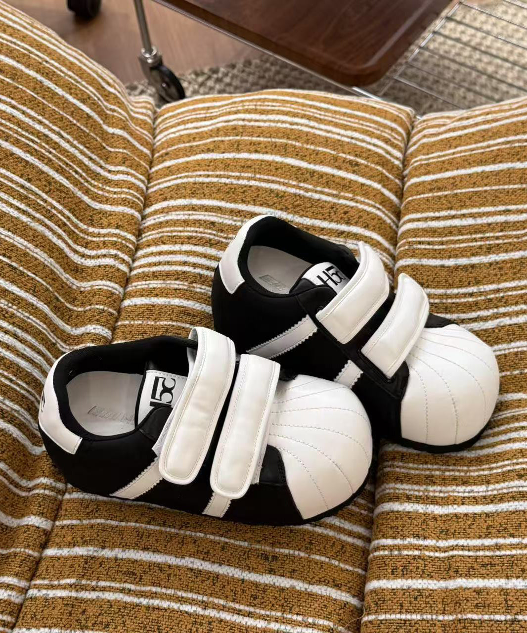 Graceful Orthopedic Shoes for Modern Look
