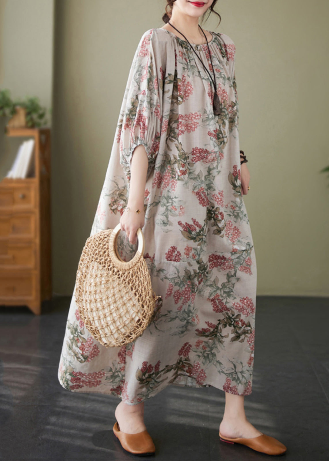 Effortlessly Elegant Dress with a Timeless Design
