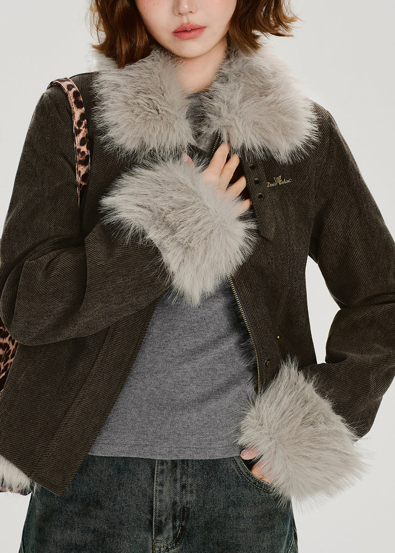 Effortlessly Elegant Coat with a Timeless Design