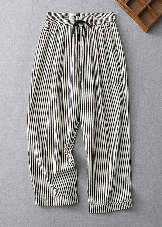 Effortlessly Elegant Pants with a Timeless Design