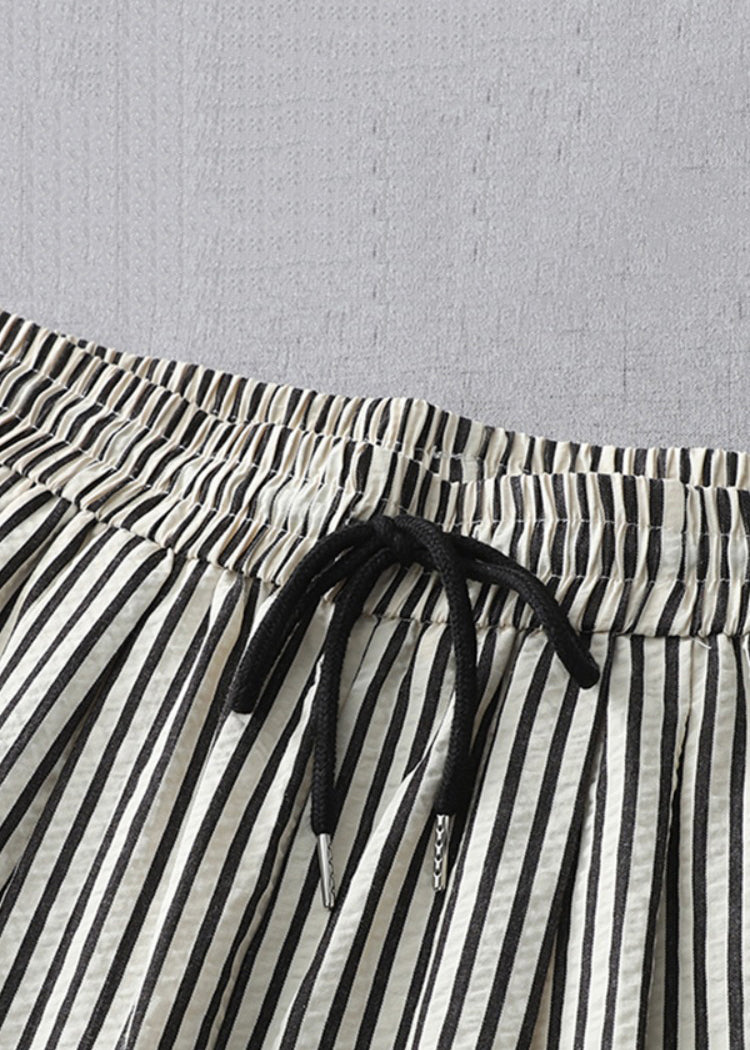 Effortlessly Elegant Pants with a Timeless Design