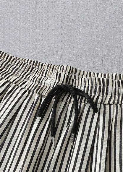 Effortlessly Elegant Pants with a Timeless Design