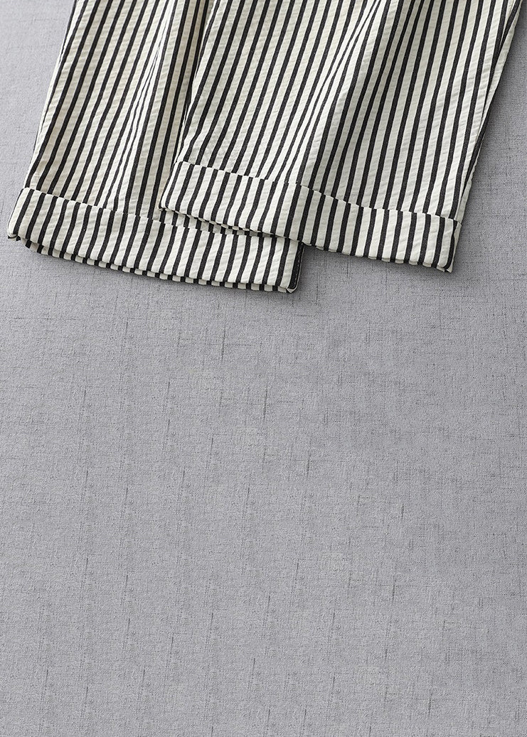 Effortlessly Elegant Pants with a Timeless Design