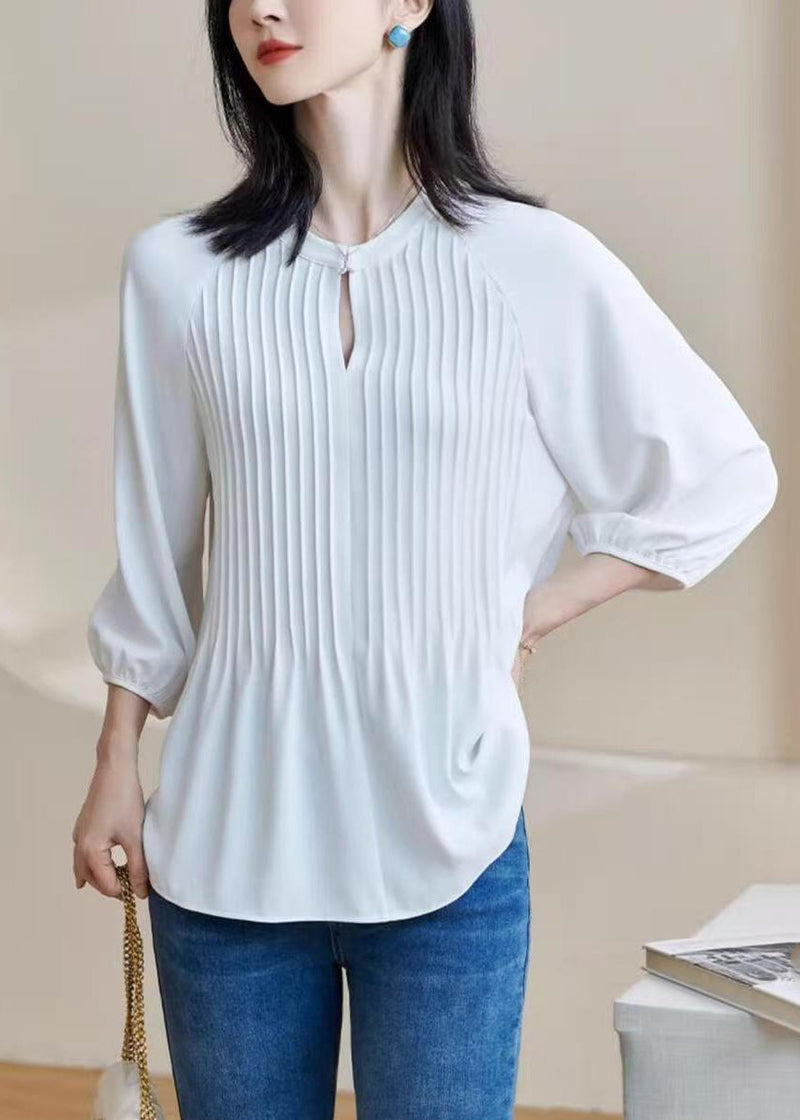 Well Tailored Top with a Graceful Silhouette