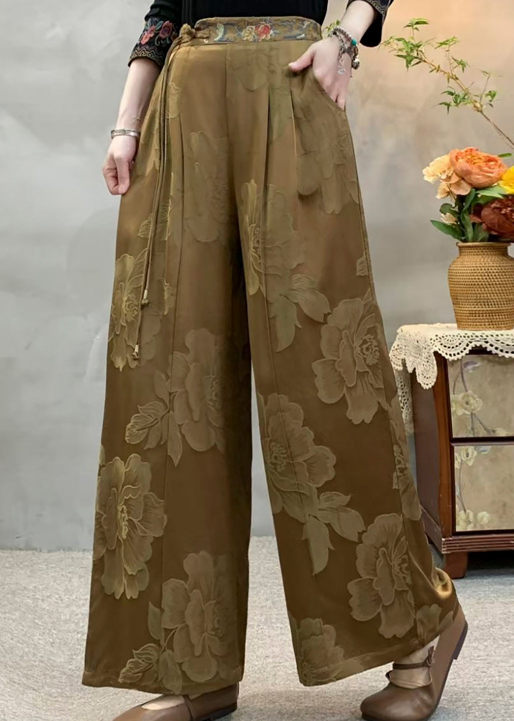 Classic Vintage Pants with a Flattering Fit