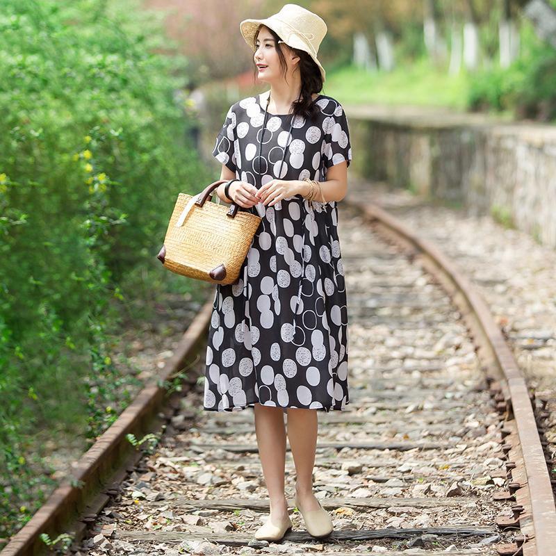Beautifully Finished Dress in a Timeless Design