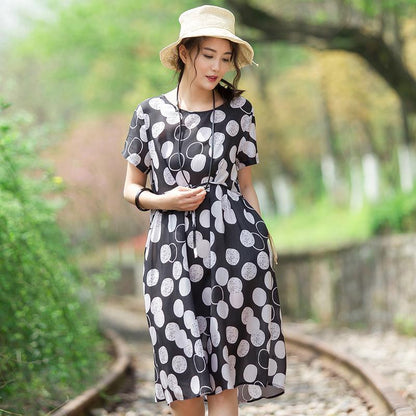 Beautifully Finished Dress in a Timeless Design