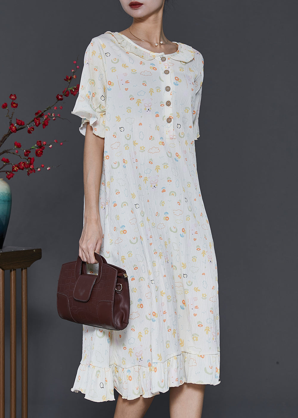 Effortlessly Elegant Dress with a Timeless Design