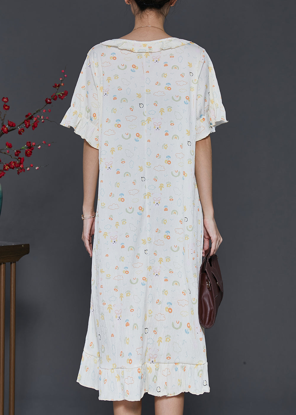 Effortlessly Elegant Dress with a Timeless Design