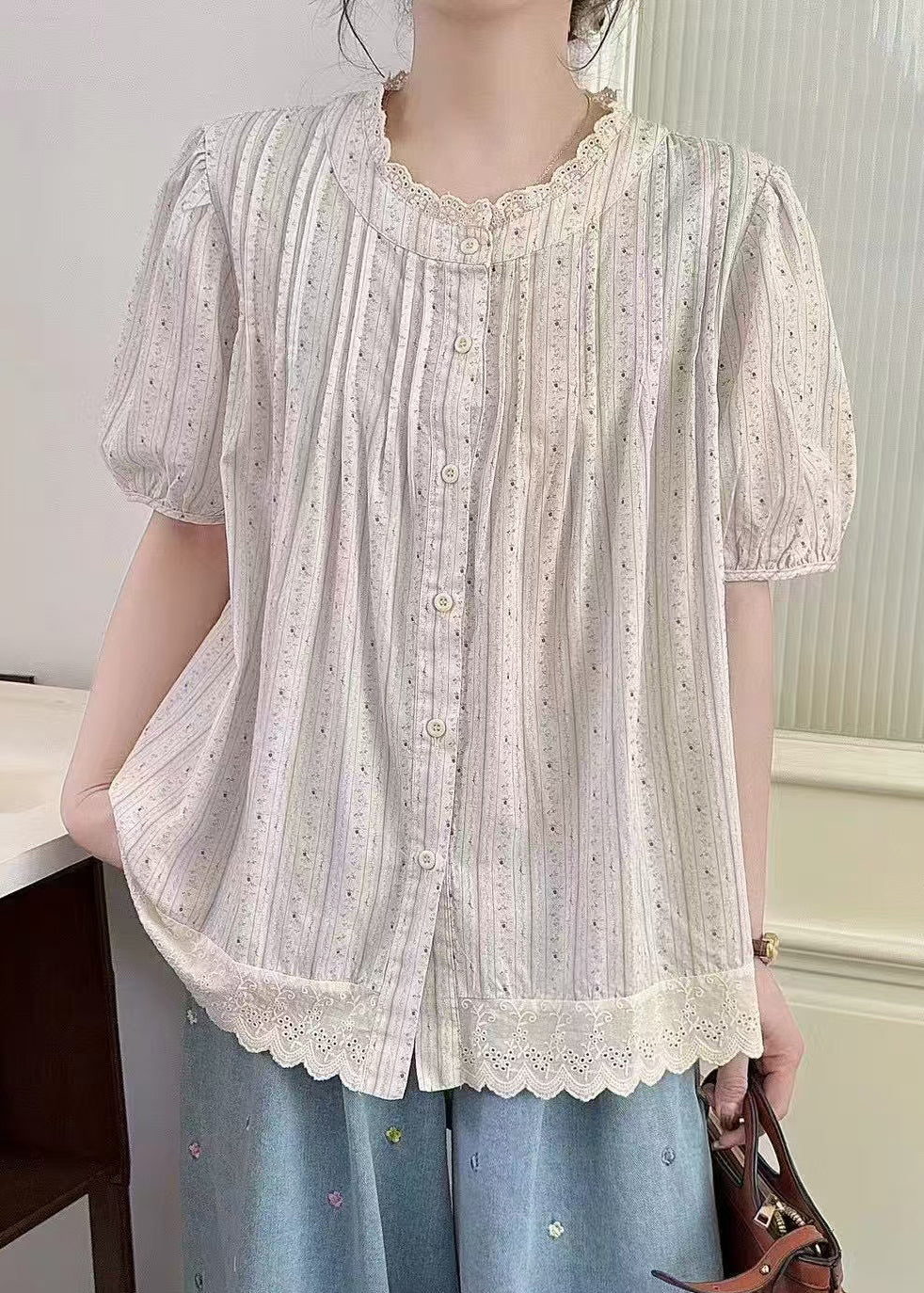 Effortlessly Elegant Top with a Timeless Design