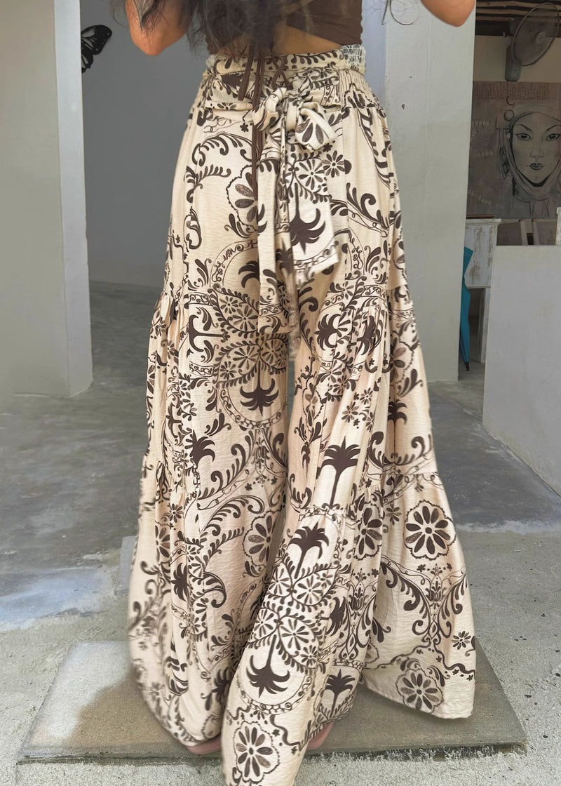 Classic Vintage Pants with a Flattering Fit