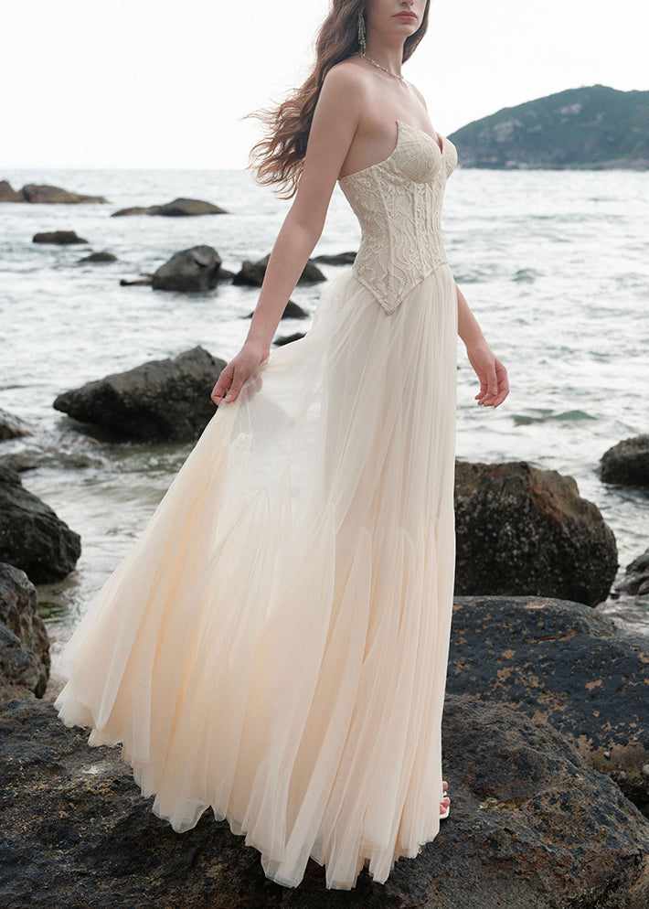 Beautifully Crafted Dress in a Classic Style